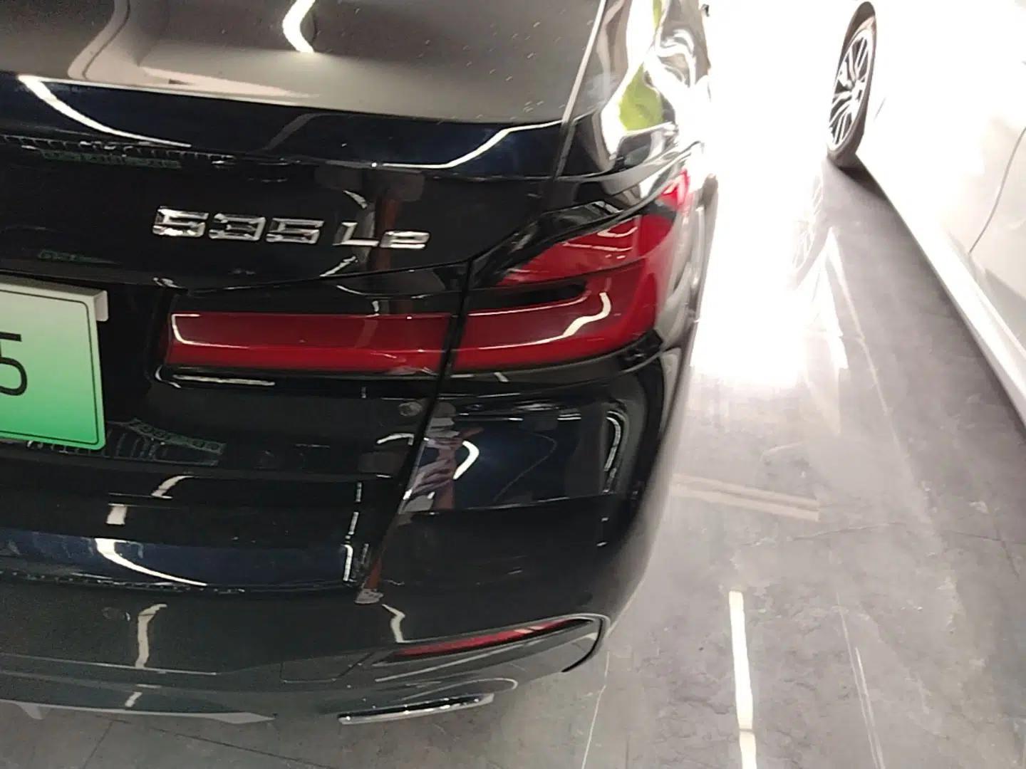 BMW 5 Series New Energy 2022 Restyled 535Le M Sport Package — миниатюра 9