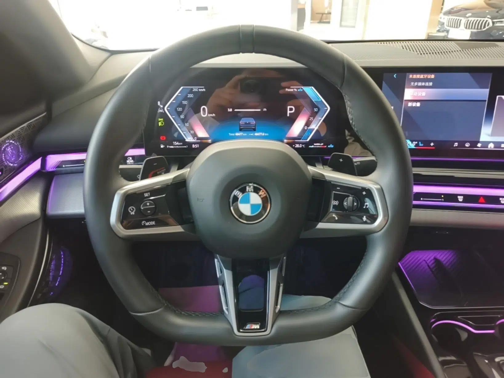 BMW 5 Series 2024 525i M Sport Package — миниатюра 13