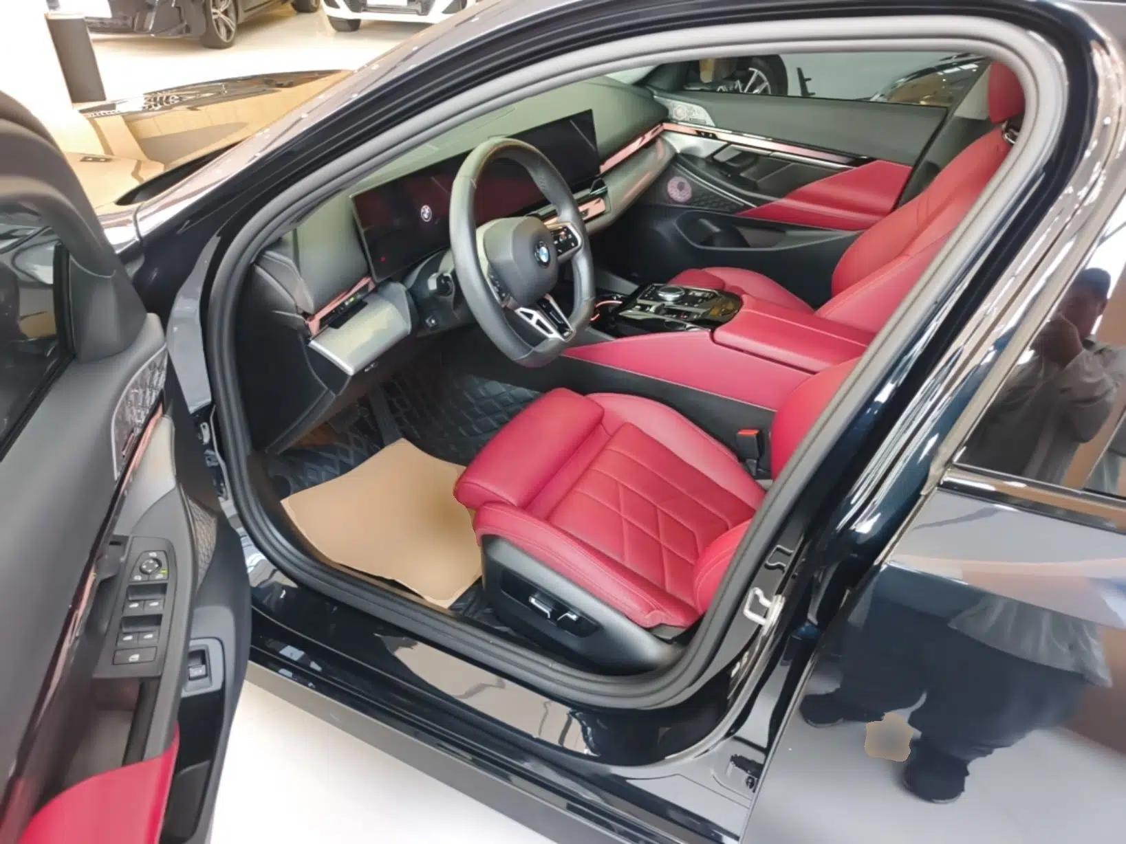 BMW 5 Series 2024 525i M Sport Package — миниатюра 18