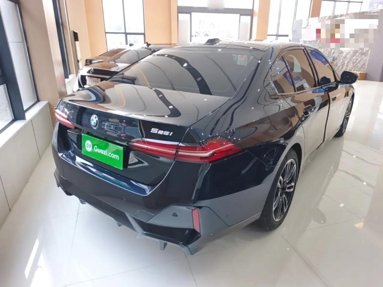 BMW 5 Series 2024 525i M Sport Package — миниатюра 6
