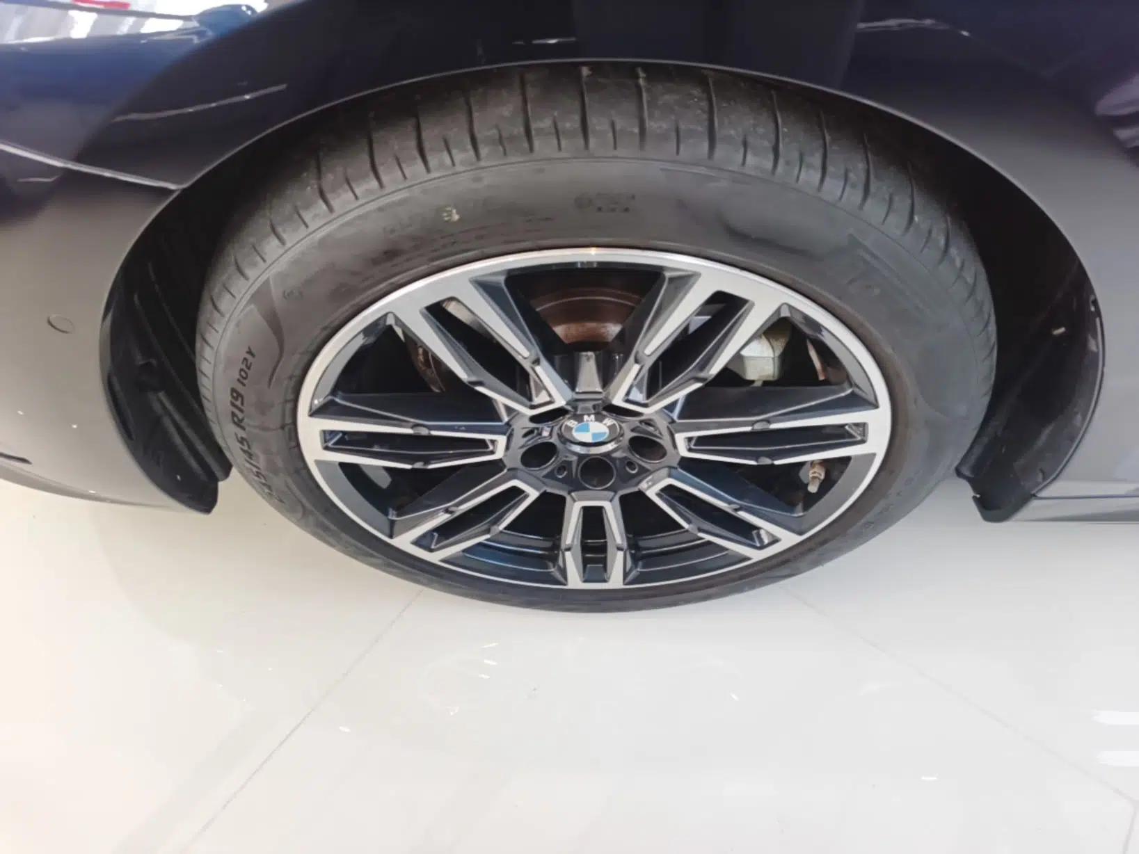 BMW 5 Series 2024 525i M Sport Package — миниатюра 10