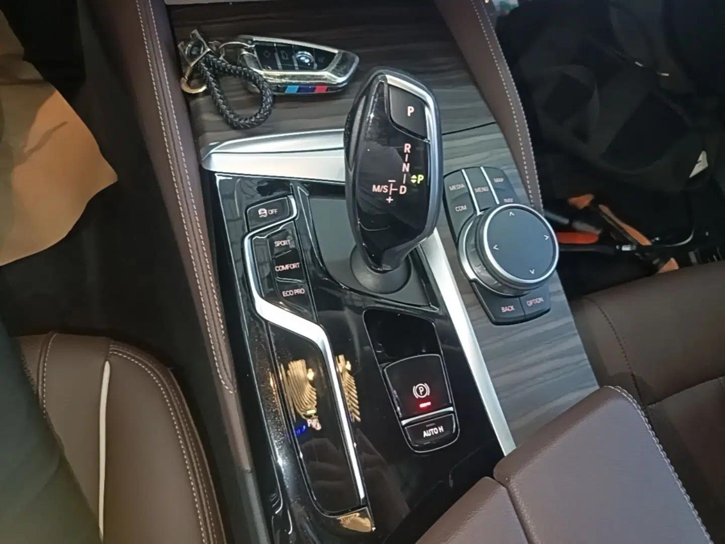 BMW 5 Series 2022 Updated 530Li Leading Edition Luxury Package — миниатюра 21