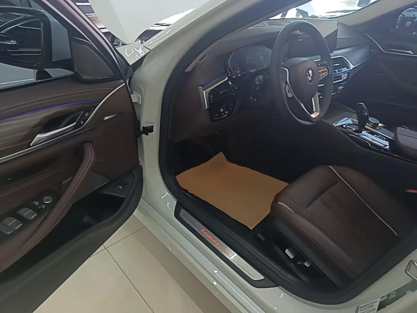 BMW 5 Series 2022 Updated 530Li Leading Edition Luxury Package — миниатюра 23