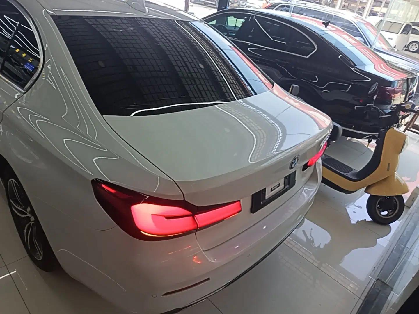 BMW 5 Series 2022 Updated 530Li Leading Edition Luxury Package — миниатюра 5