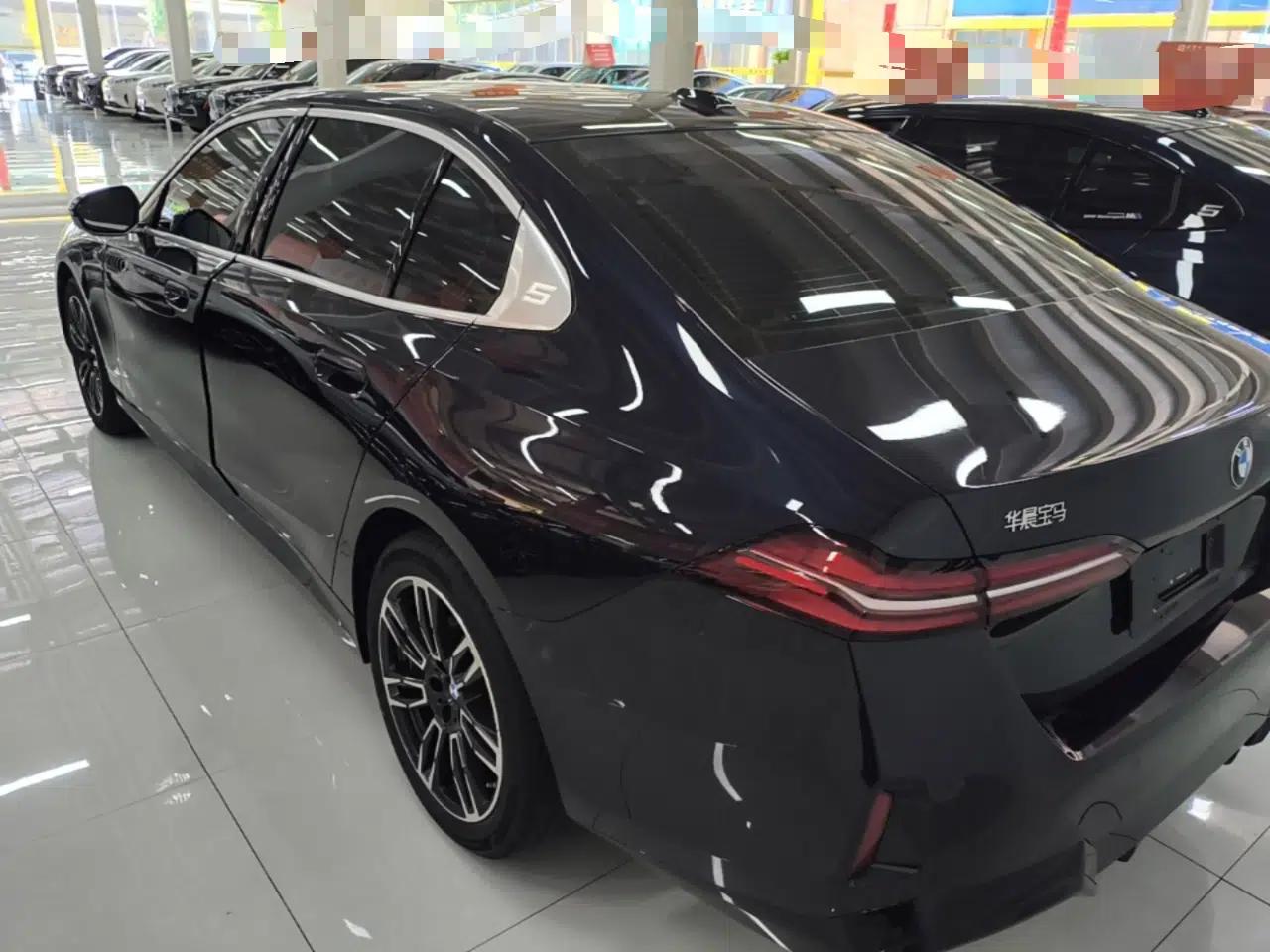 BMW 5 Series 2025 530Li Leading Model M Sport Package — миниатюра 13