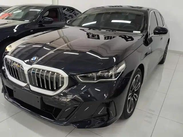 BMW 5 Series 2025 530Li Leading Model M Sport Package