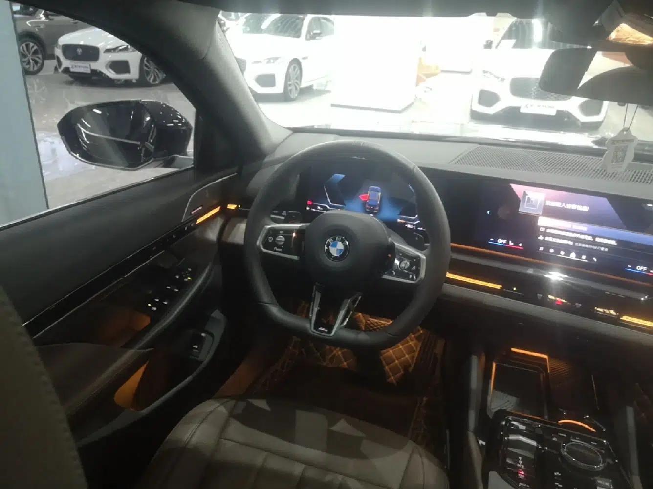 BMW 5 Series 2024 525Li M Sport Package — миниатюра 13