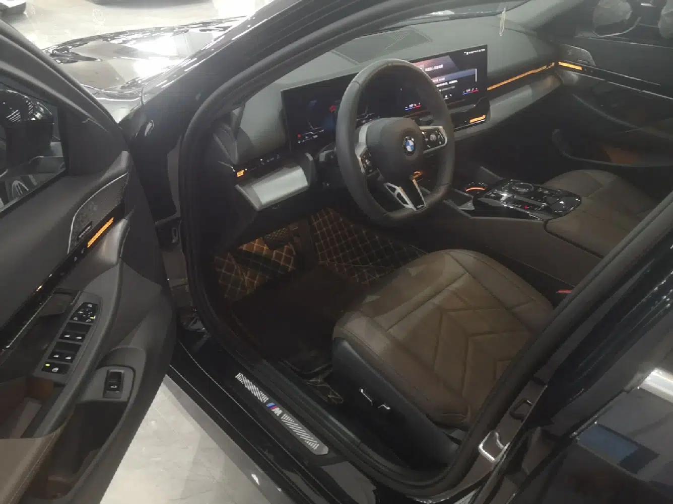 BMW 5 Series 2024 525Li M Sport Package — миниатюра 18