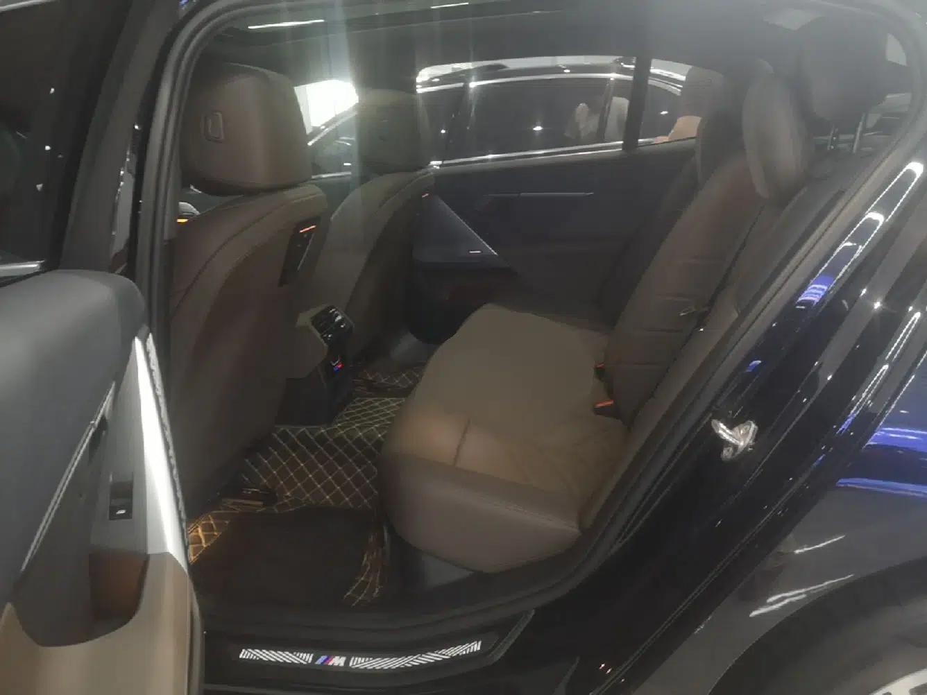 BMW 5 Series 2024 525Li M Sport Package — миниатюра 20