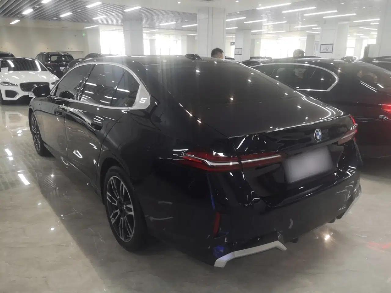 BMW 5 Series 2024 525Li M Sport Package — миниатюра 4