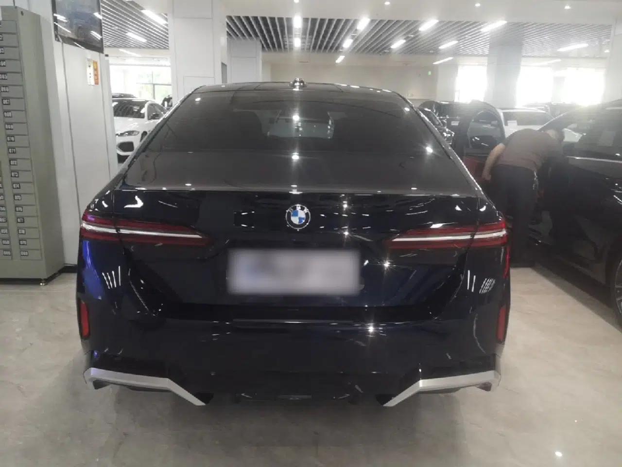 BMW 5 Series 2024 525Li M Sport Package — миниатюра 5