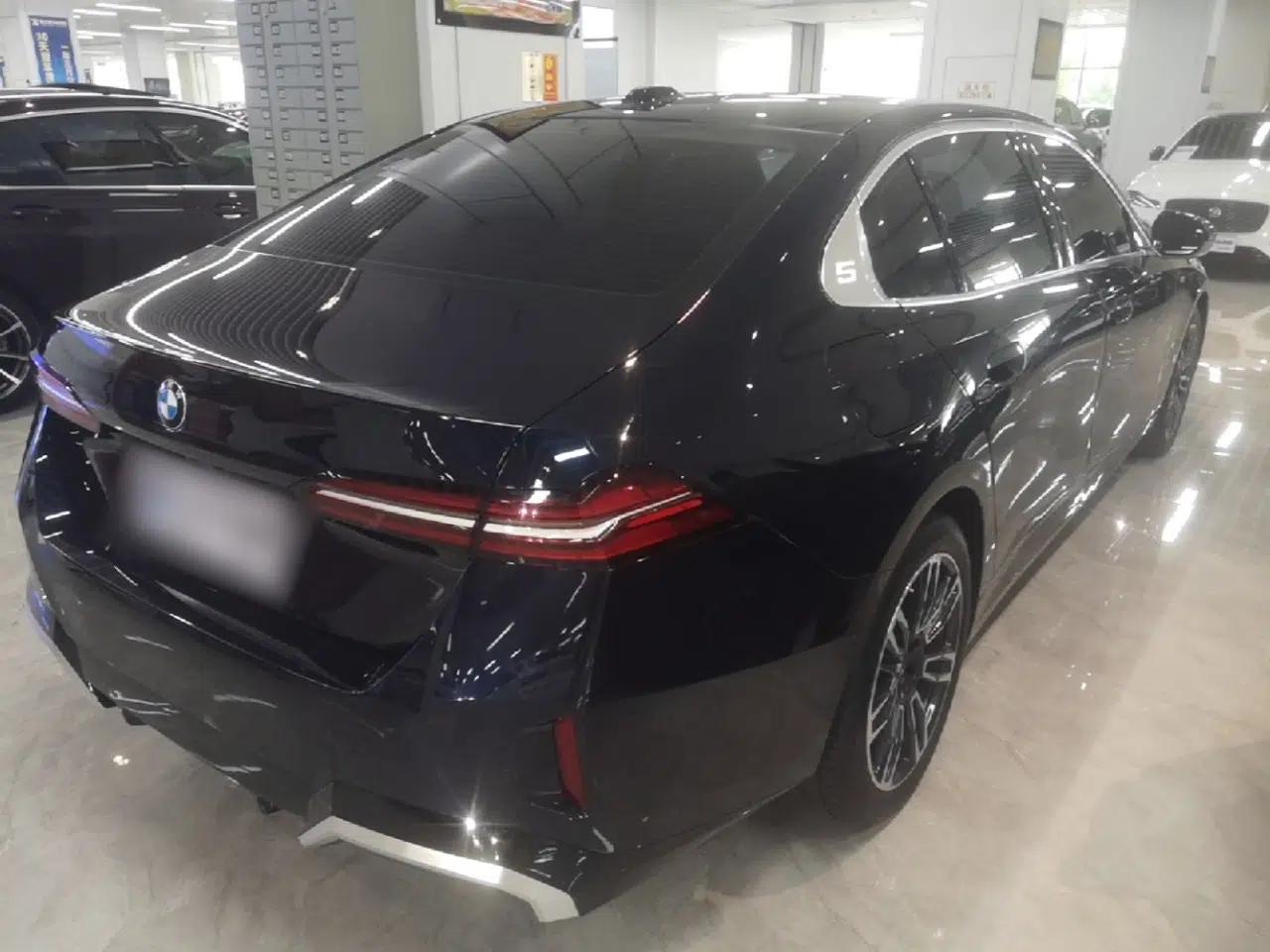 BMW 5 Series 2024 525Li M Sport Package — миниатюра 6