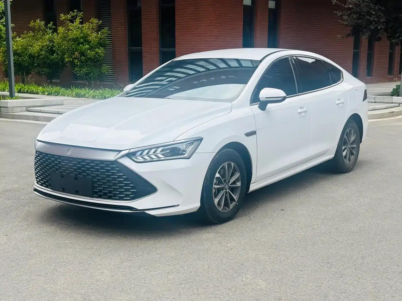 Qin PLUS 2023 Champion Edition DM-i 55KM Leading Model — миниатюра 1
