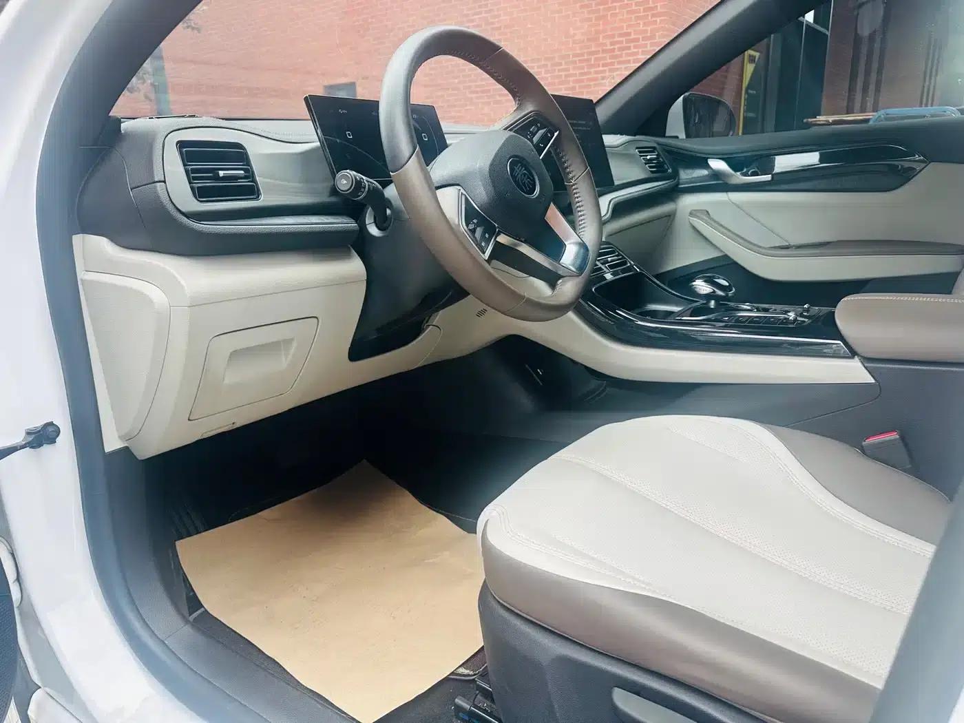 Qin PLUS 2023 Champion Edition DM-i 55KM Leading Model — миниатюра 11