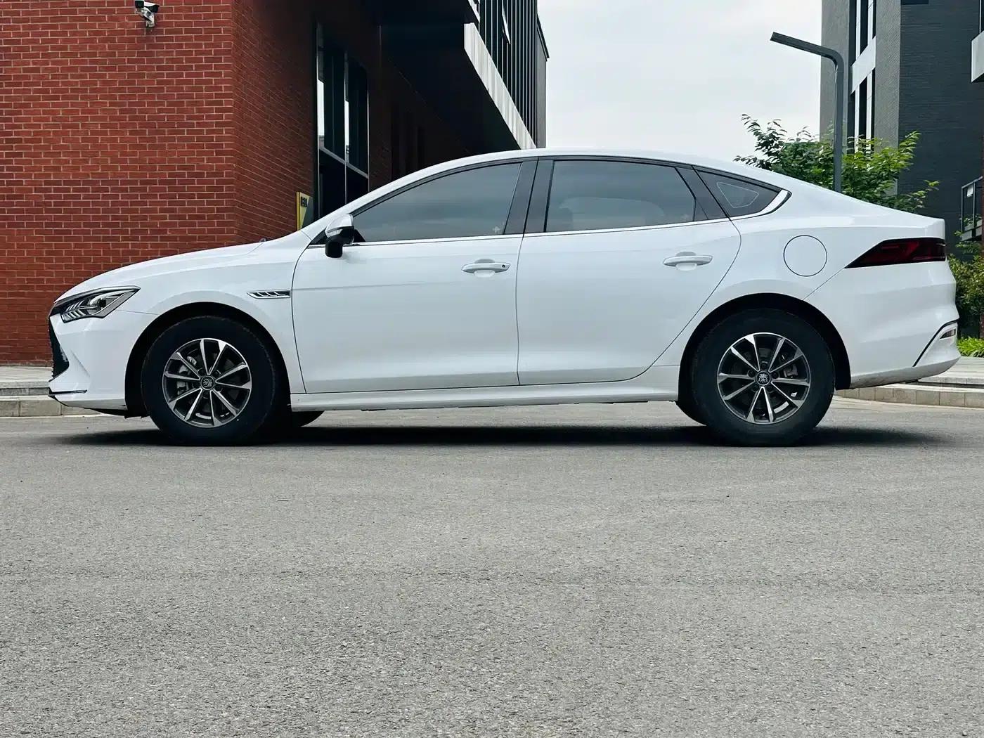 Qin PLUS 2023 Champion Edition DM-i 55KM Leading Model — миниатюра 8