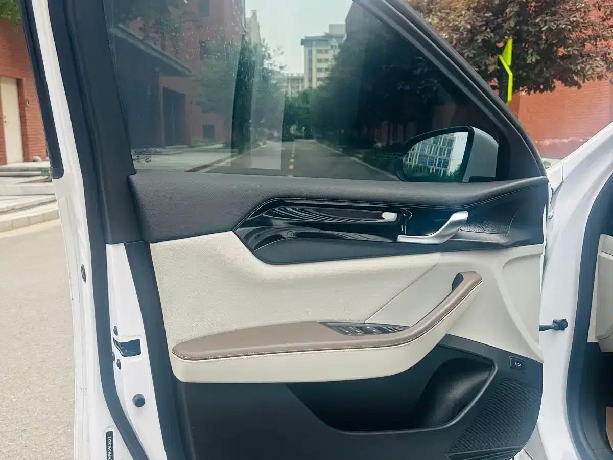 Qin PLUS 2023 Champion Edition DM-i 55KM Leading Model — миниатюра 9