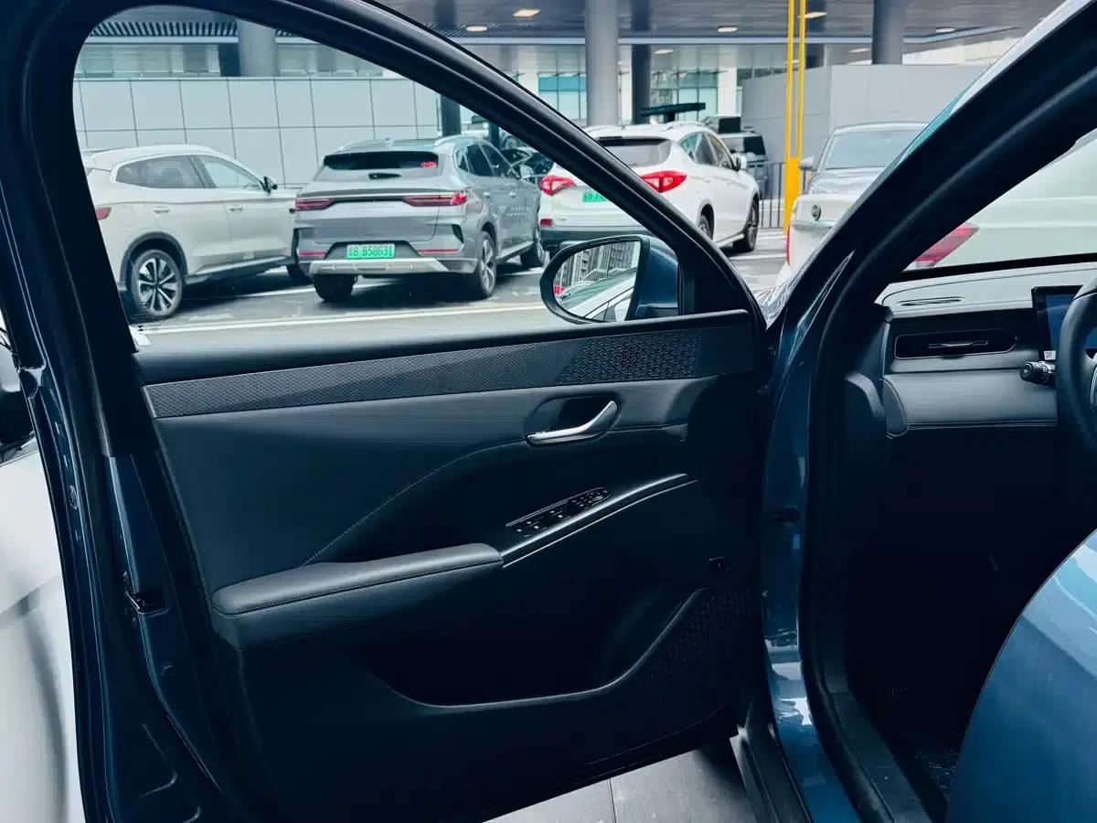 Qin PLUS 2025 DM-i Intelligent Driving Edition 120KM Superior Model — миниатюра 5
