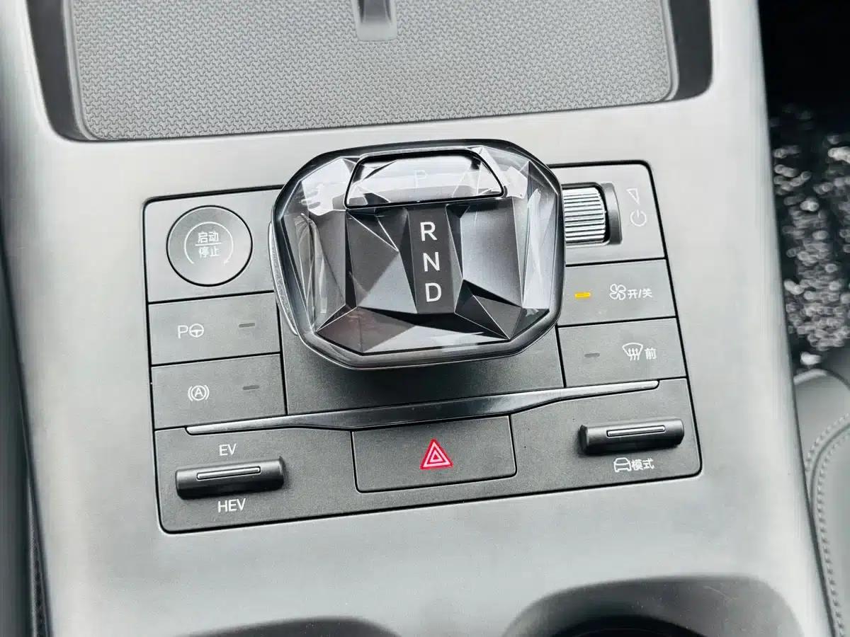 Qin PLUS 2025 DM-i Intelligent Driving Edition 120KM Superior Model — миниатюра 9