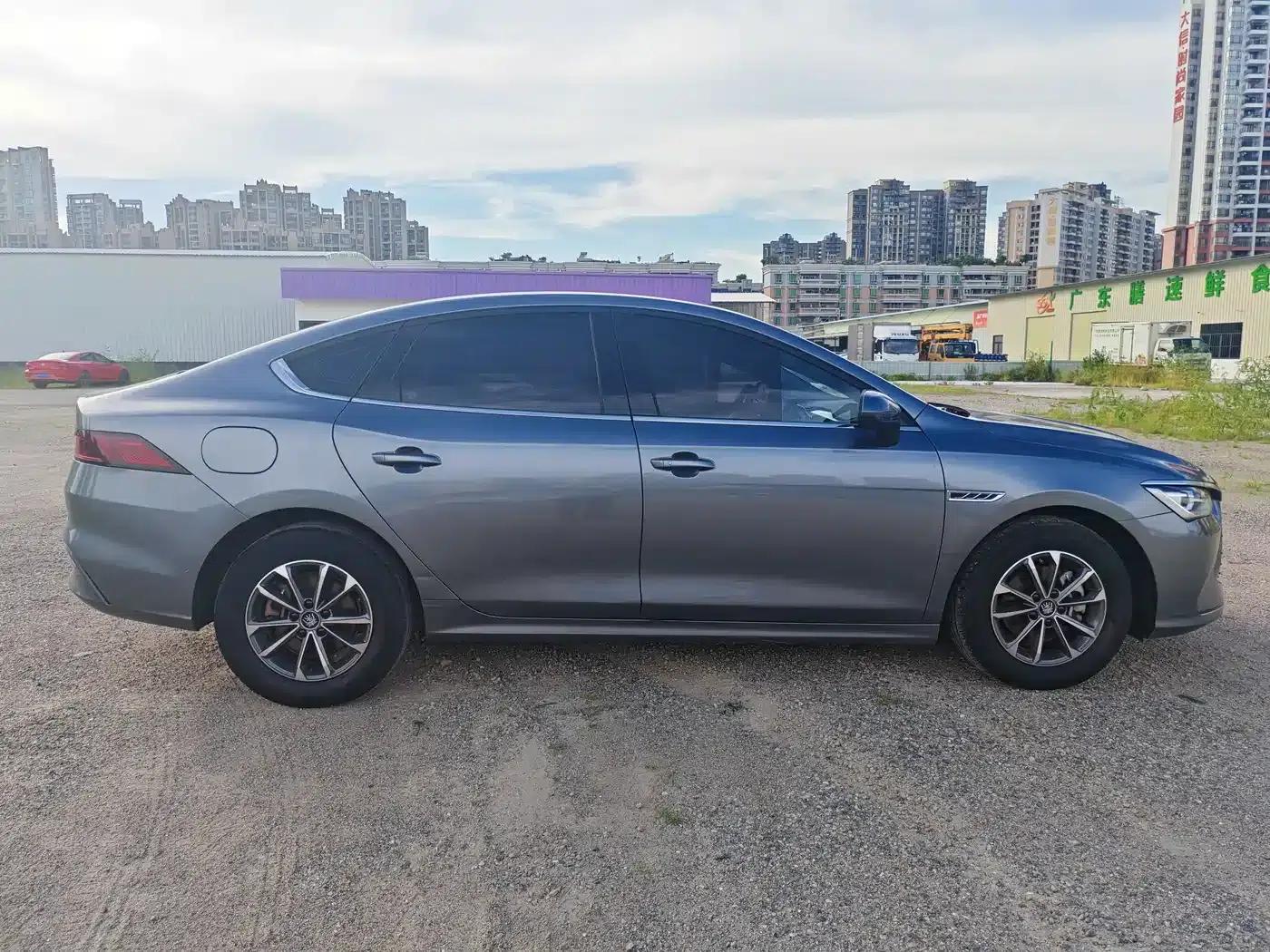 Qin PLUS 2024 Glory Edition DM-i 55KM Leading Model — миниатюра 4