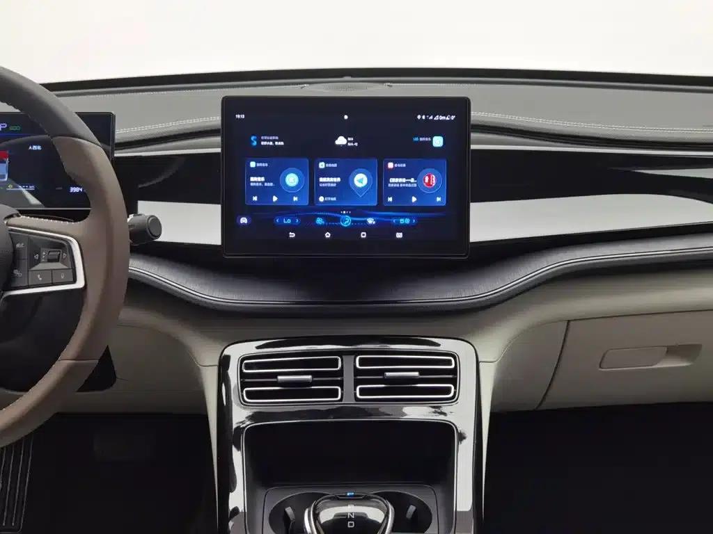 Qin PLUS 2023 Champion Edition DM-i 55KM Leading Model — миниатюра 12