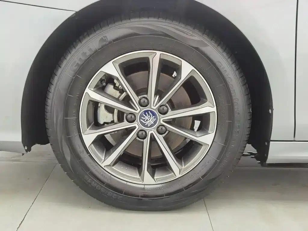 Qin PLUS 2023 Champion Edition DM-i 55KM Leading Model — миниатюра 17