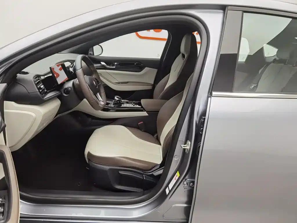 Qin PLUS 2023 Champion Edition DM-i 55KM Leading Model — миниатюра 10