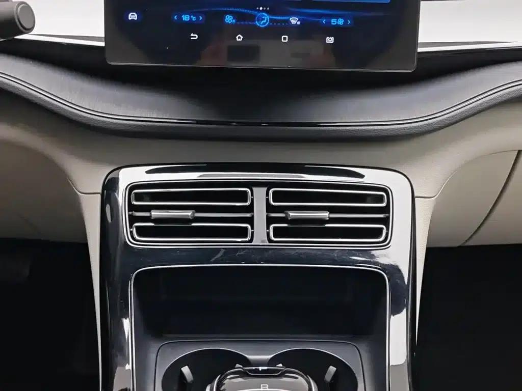 Qin PLUS 2023 Champion Edition DM-i 55KM Leading Model — миниатюра 12