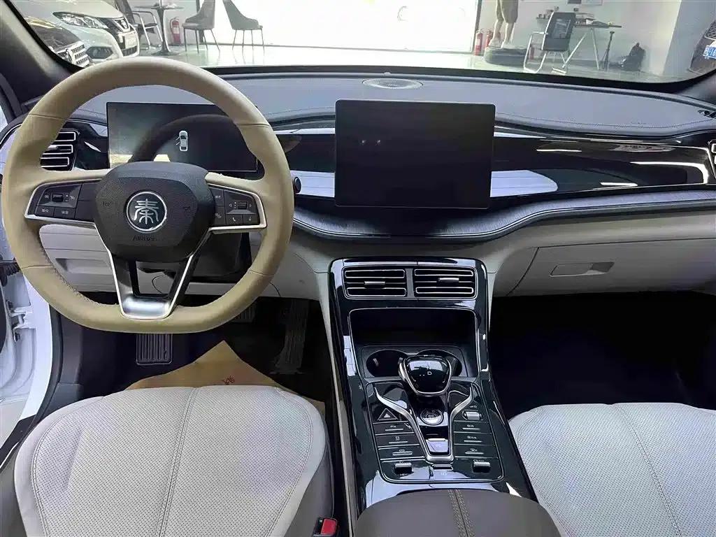 Qin PLUS 2024 Glory Edition DM-i 55KM Leading Model — миниатюра 6