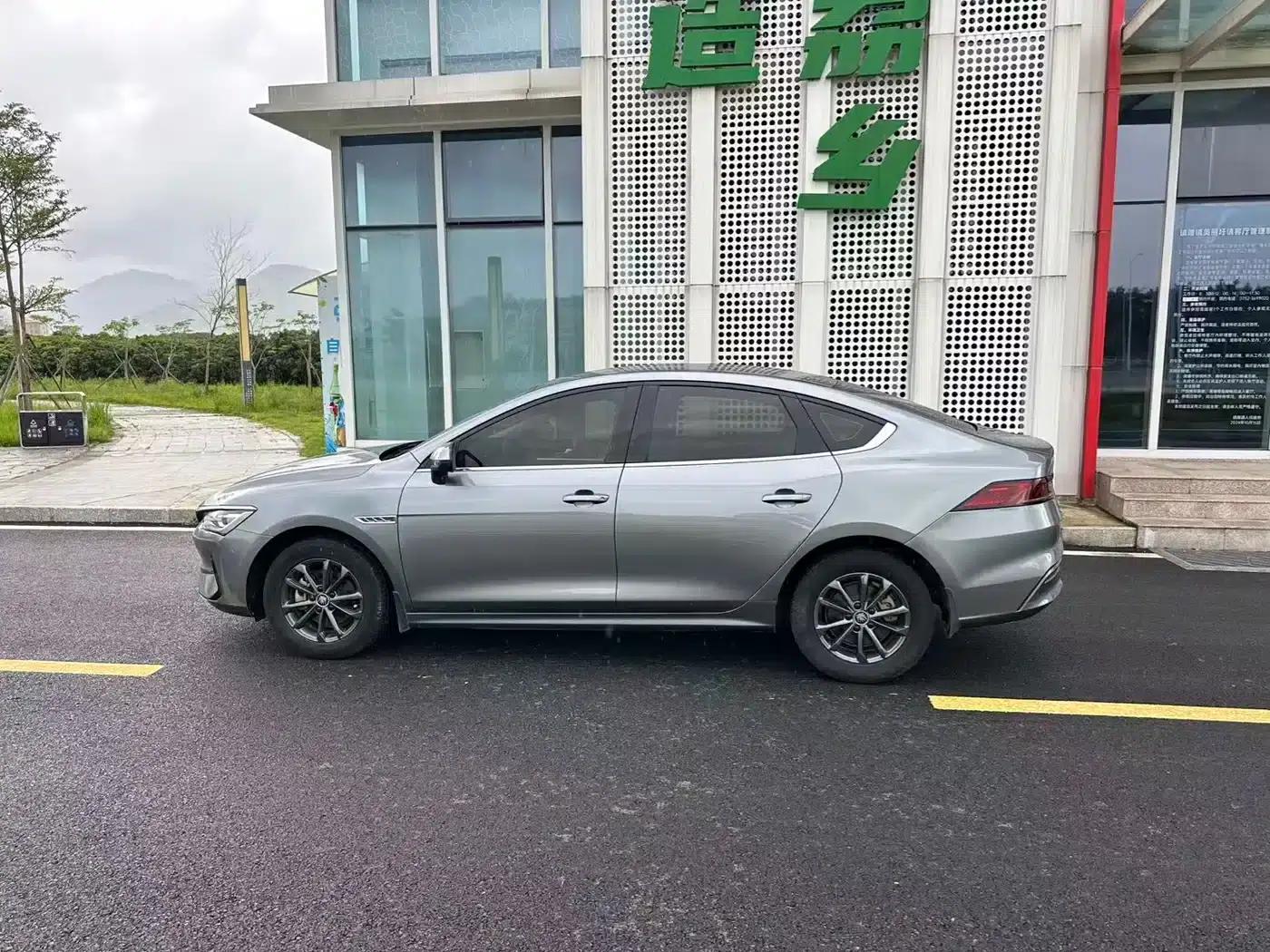 Qin PLUS 2021 EV 400KM Leading Edition — миниатюра 5