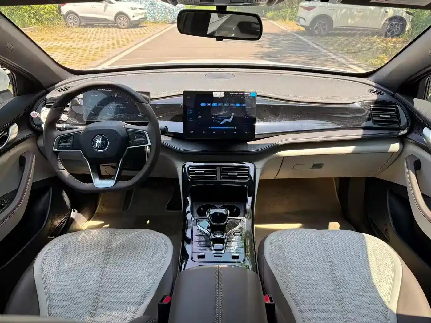 Qin PLUS 2024 Glory Edition DM-i 55KM Leading Model — миниатюра 8