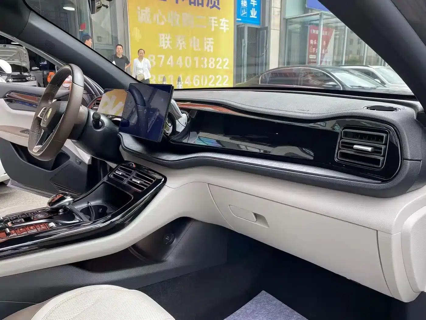 Qin PLUS 2024 Glory Edition DM-i 55KM Leading Model — миниатюра 8