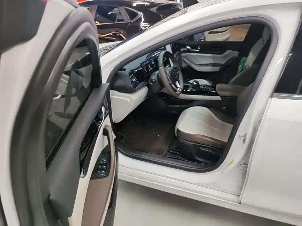 Qin PLUS 2024 Glory Edition DM-i 55KM Leading Model — миниатюра 16