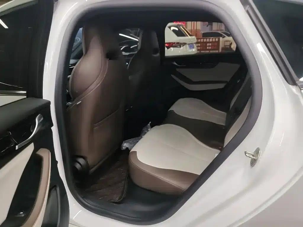 Qin PLUS 2024 Glory Edition DM-i 55KM Leading Model — миниатюра 17