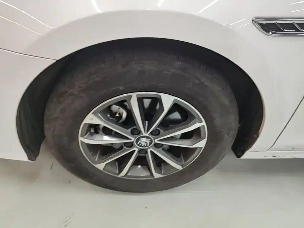 Qin PLUS 2024 Glory Edition DM-i 55KM Leading Model — миниатюра 23