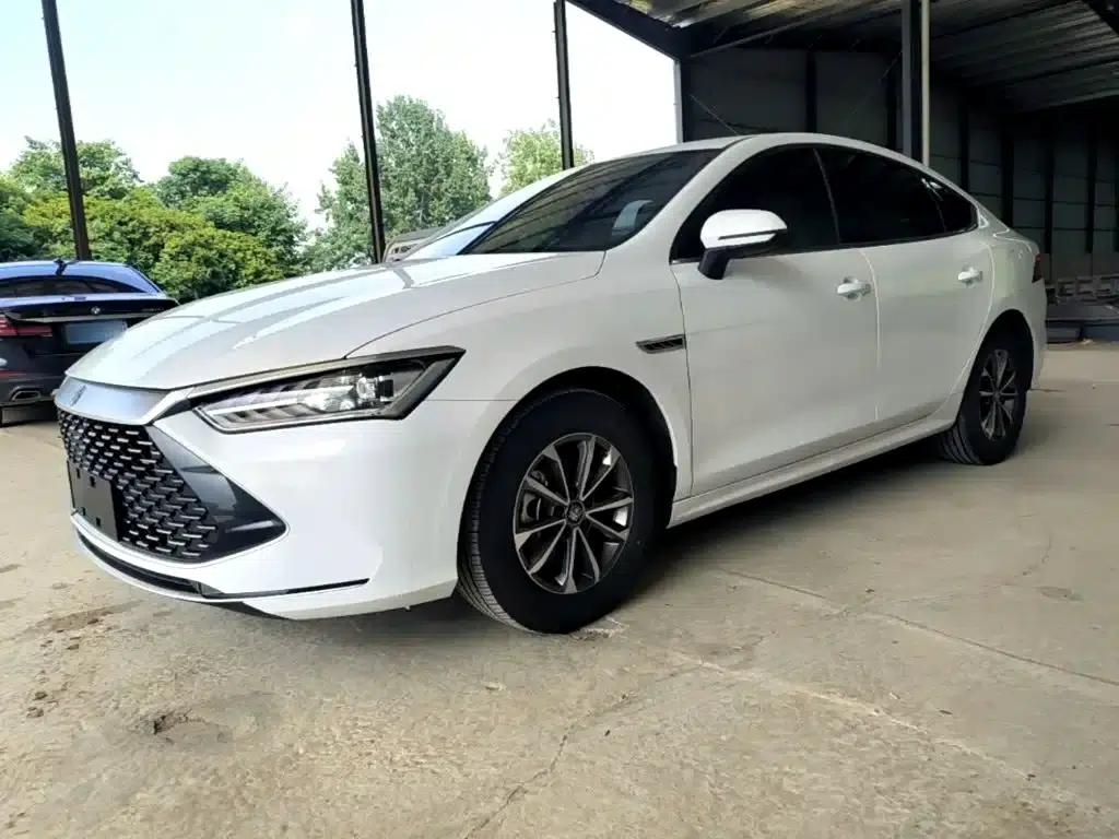 Qin PLUS 2024 Glory Edition DM-i 55KM Leading Model — миниатюра 1