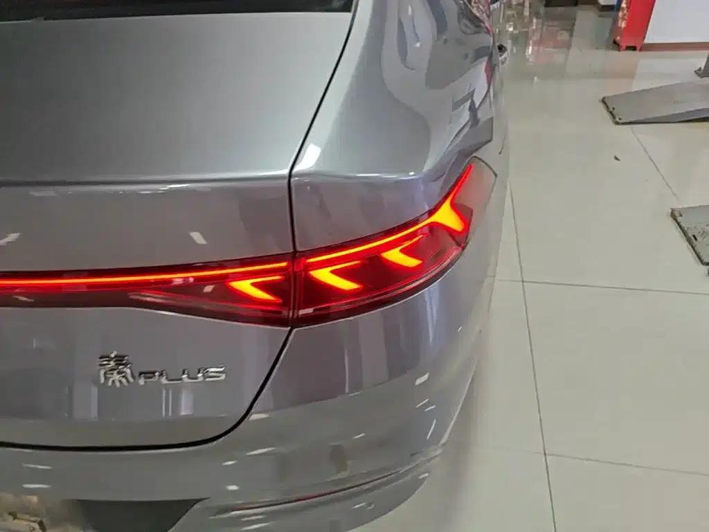 Qin PLUS 2023 Champion Edition DM-i 55KM Leading Model — миниатюра 8