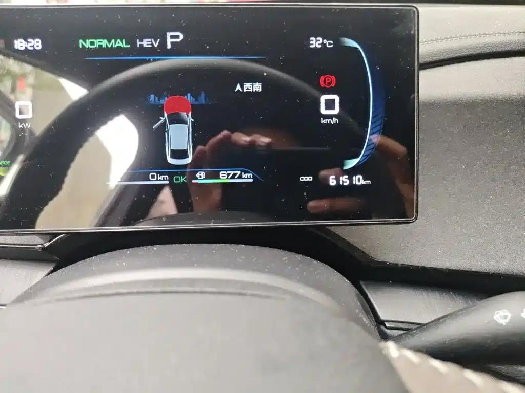 Qin PLUS 2023 Champion Edition DM-i 55KM Leading Model — миниатюра 5