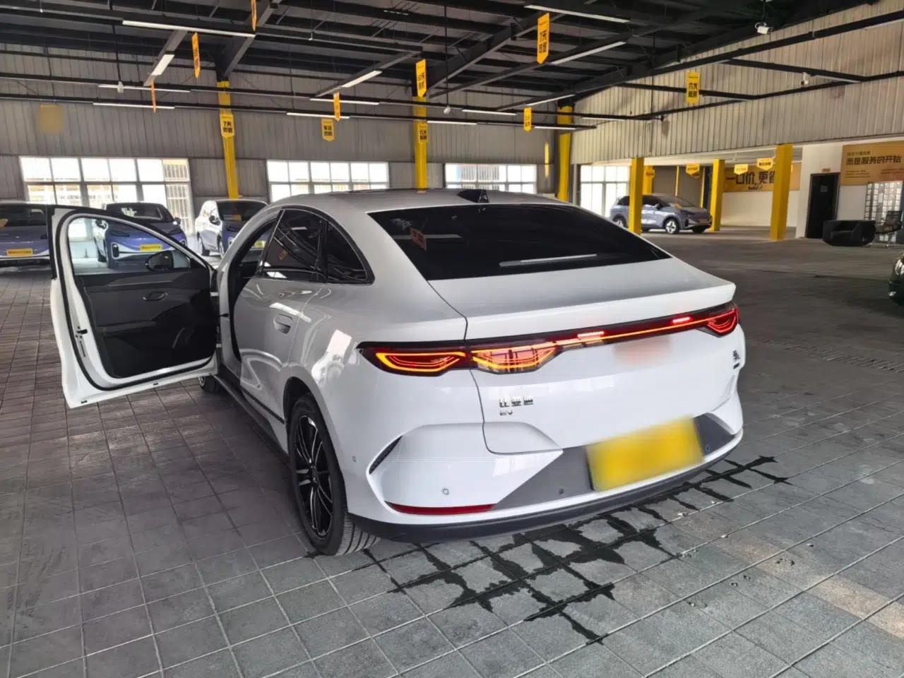 BYD Qin L 2025 EV 545KM Cloud Suspension Edition — миниатюра 4