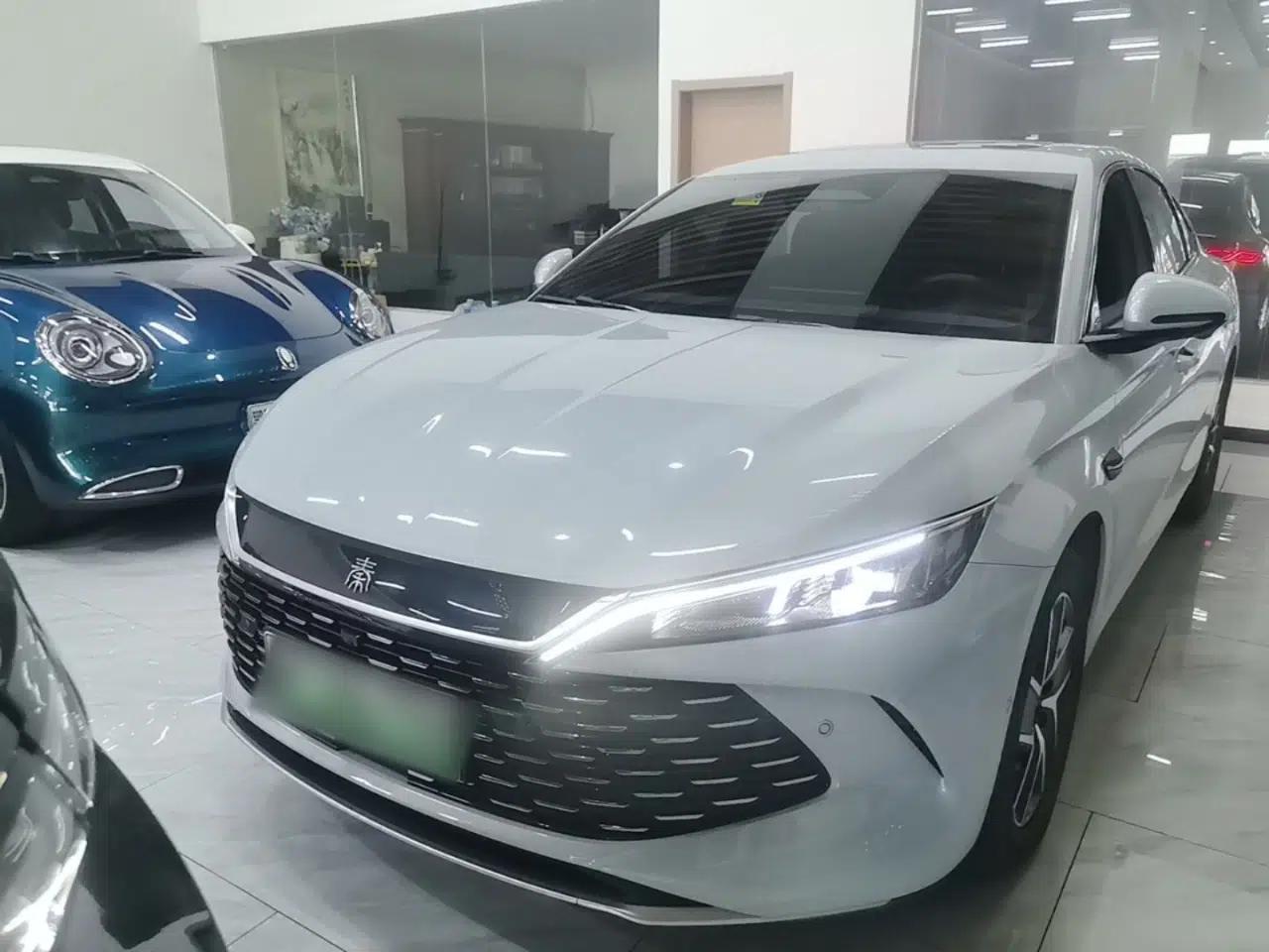 BYD Qin L 2025 DM-i Smart Drive 120KM Leading Model — миниатюра 2