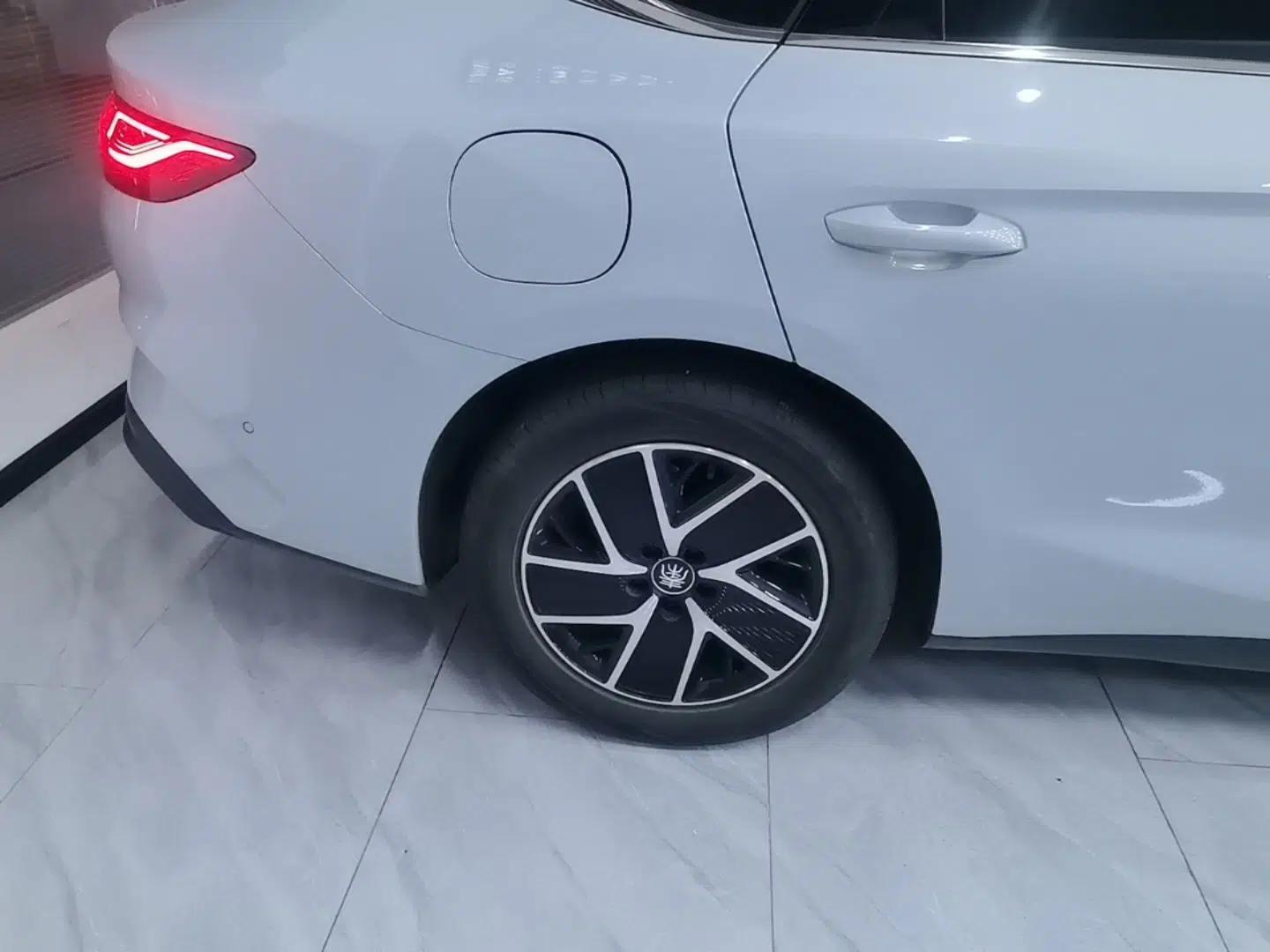 BYD Qin L 2025 DM-i Smart Drive 120KM Leading Model — миниатюра 11
