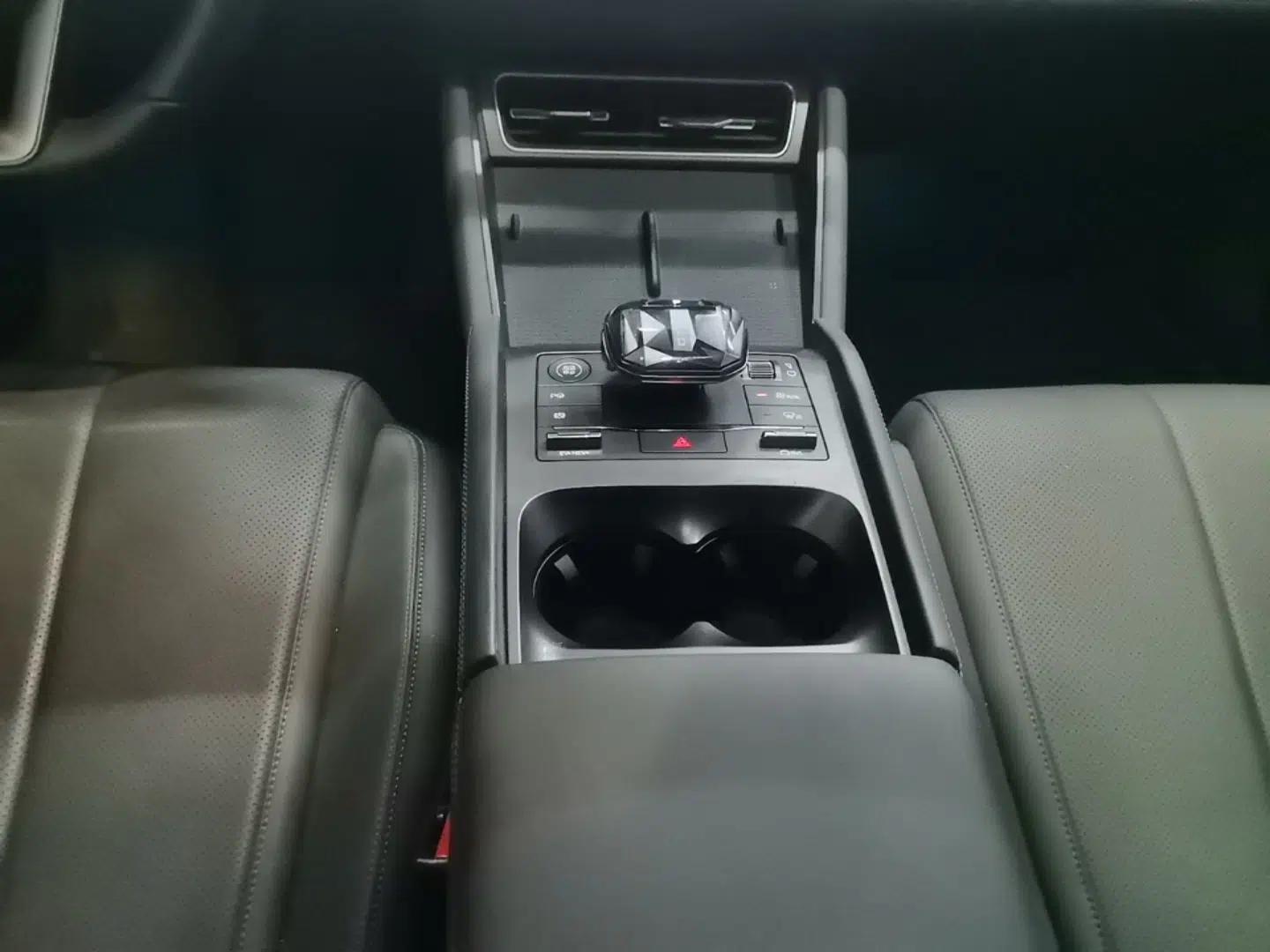 BYD Qin L 2025 DM-i Smart Drive 120KM Leading Model — миниатюра 16