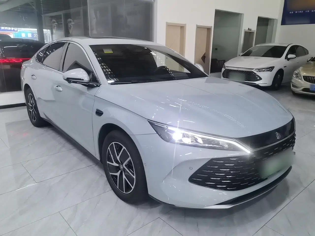 BYD Qin L 2025 DM-i Smart Drive 120KM Leading Model — миниатюра 3