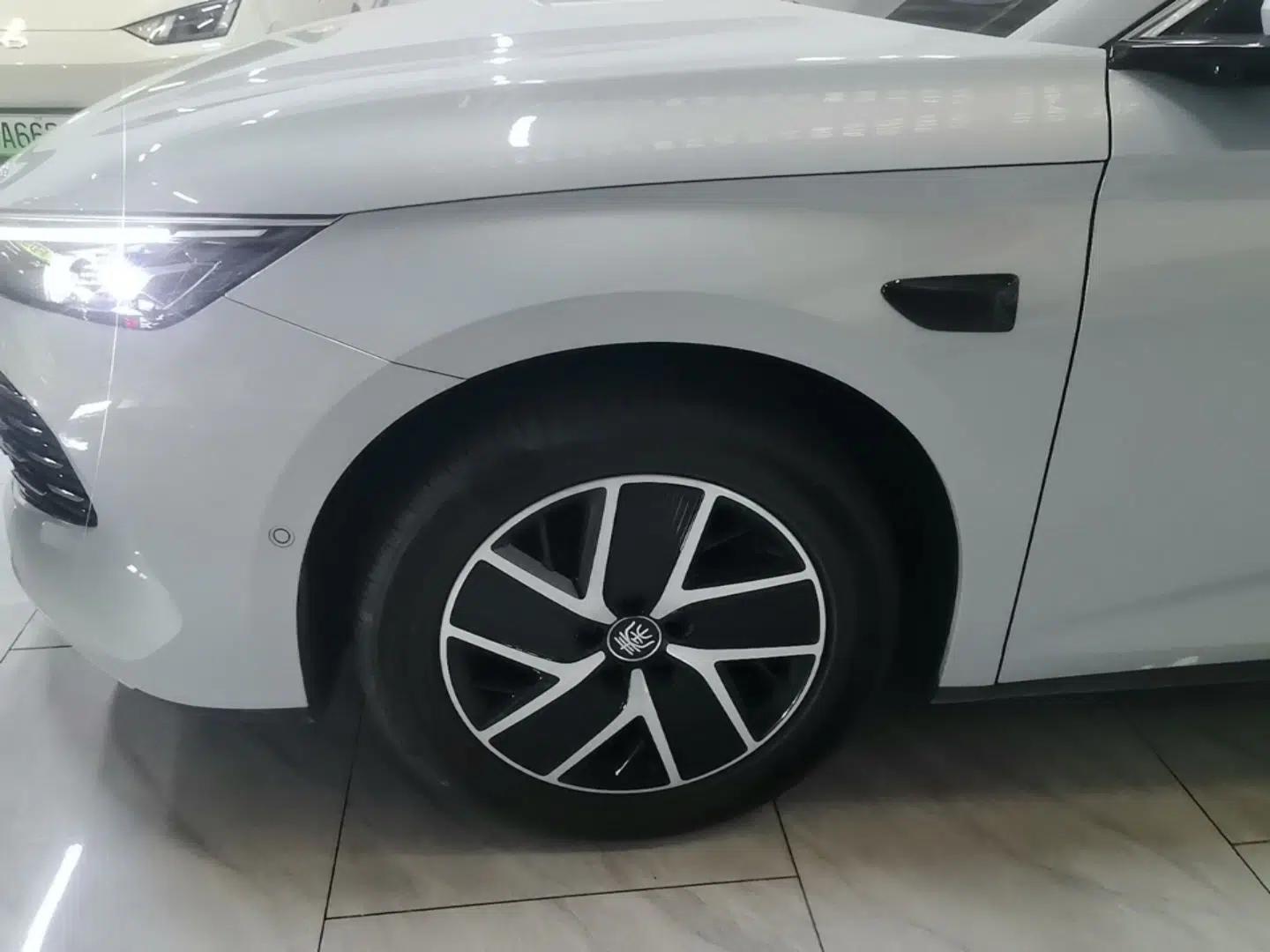 BYD Qin L 2025 DM-i Smart Drive 120KM Leading Model — миниатюра 10