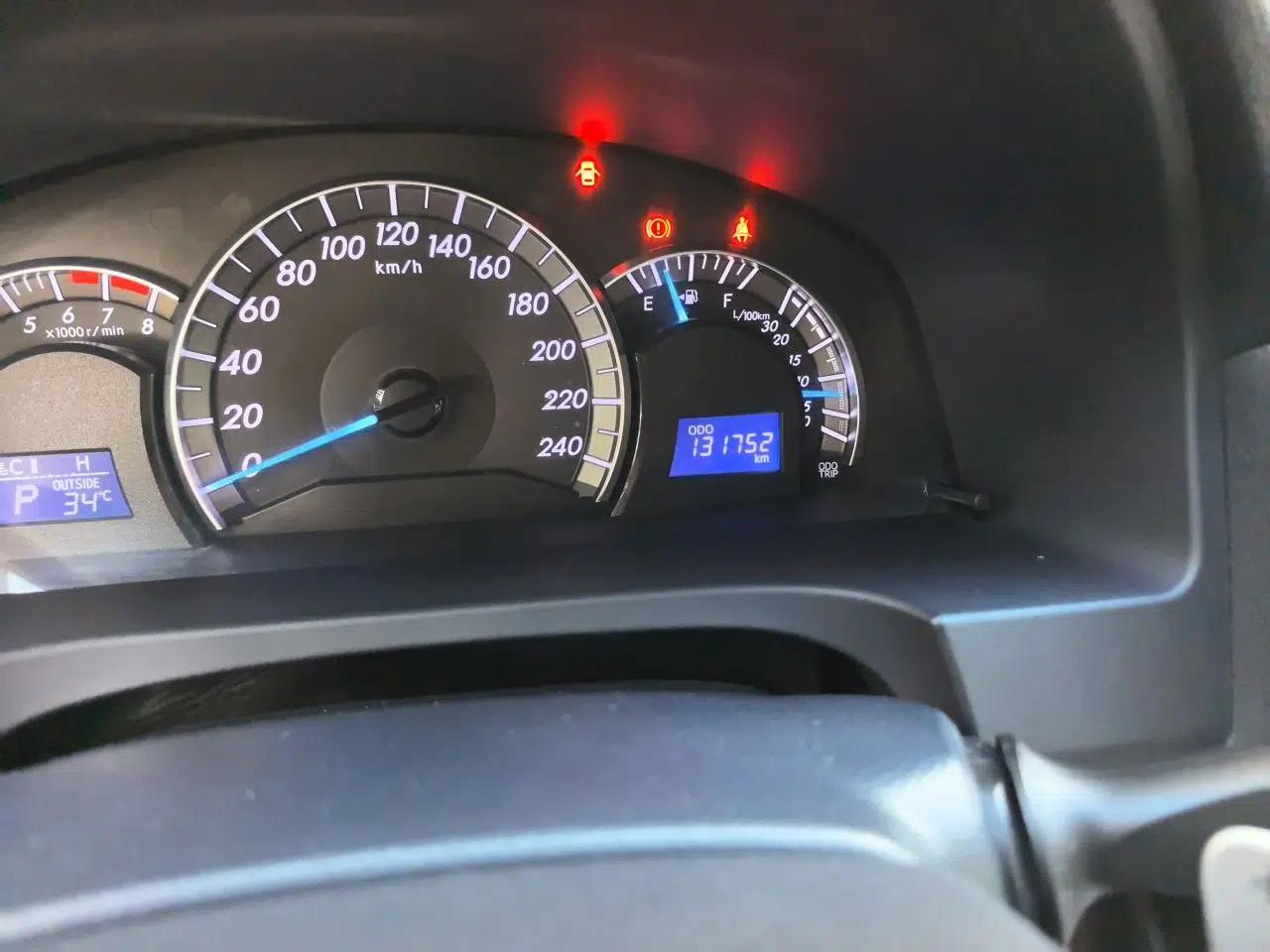 Toyota Camry 2012 Junrui 2.0S Radiant Edition — миниатюра 12