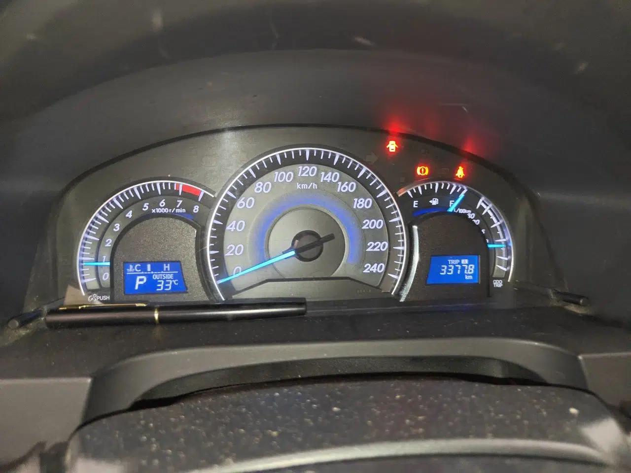Toyota Camry 2016 2.0E 10th Anniversary Elite Edition — миниатюра 11
