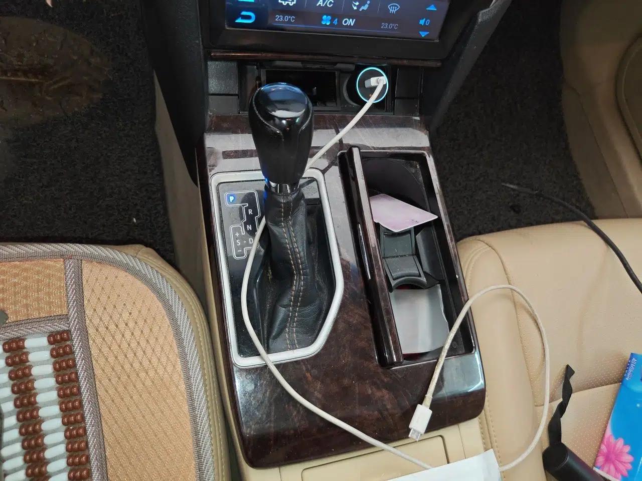 Toyota Camry 2016 2.0E 10th Anniversary Elite Edition — миниатюра 14