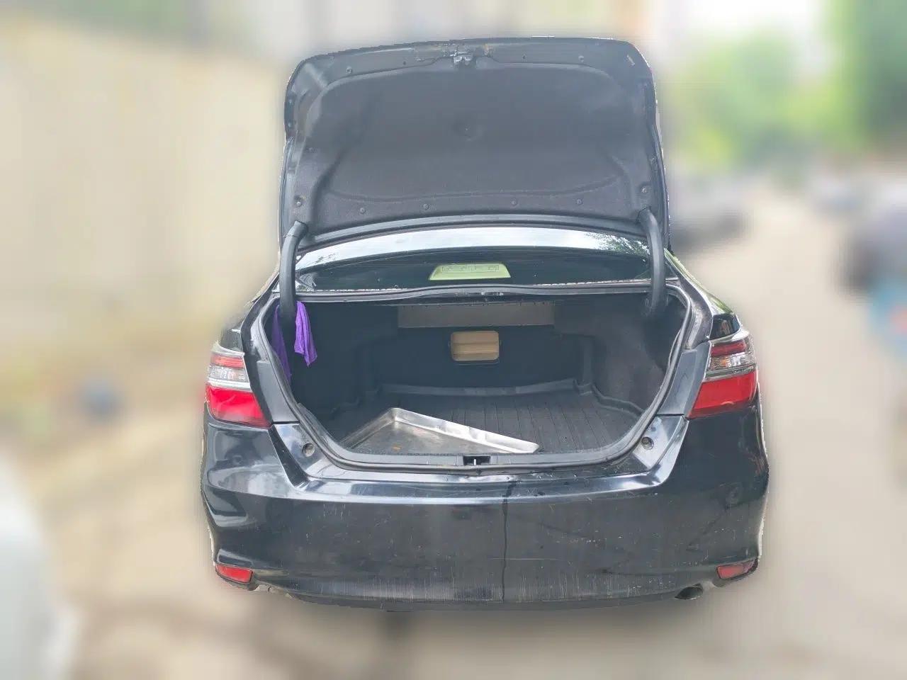 Toyota Camry 2015 2.0E Elite Edition — миниатюра 19