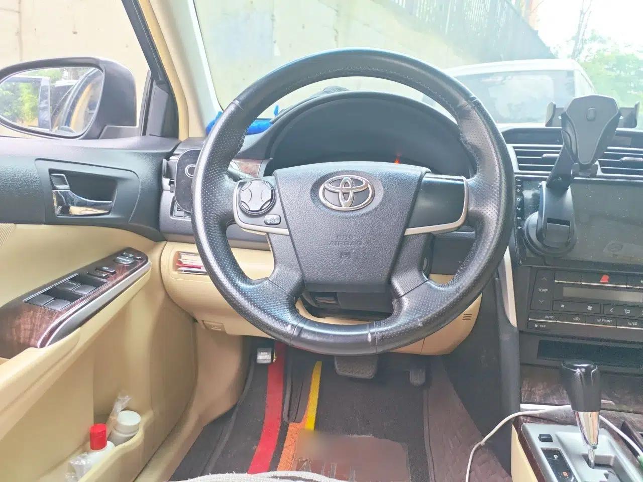 Toyota Camry 2015 2.0E Elite Edition — миниатюра 10