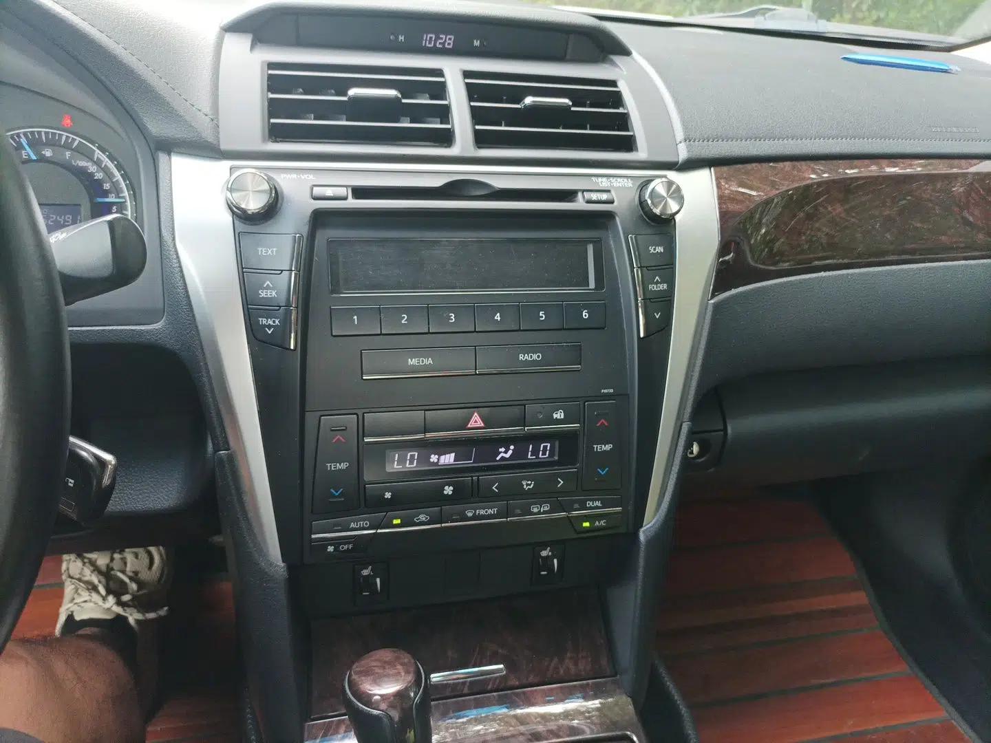 Toyota Camry 2015 2.0G Premier Edition — миниатюра 13