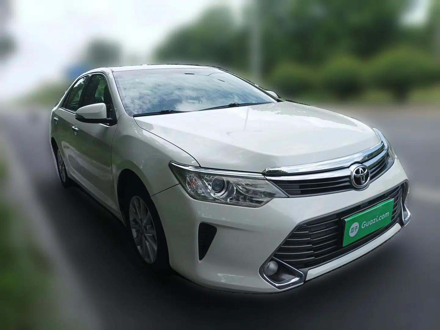 Toyota Camry 2015 2.0G Premier Edition — миниатюра 3